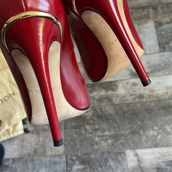 Louis Vuitton Red Stilettos size 41 - Picture 4 of 9